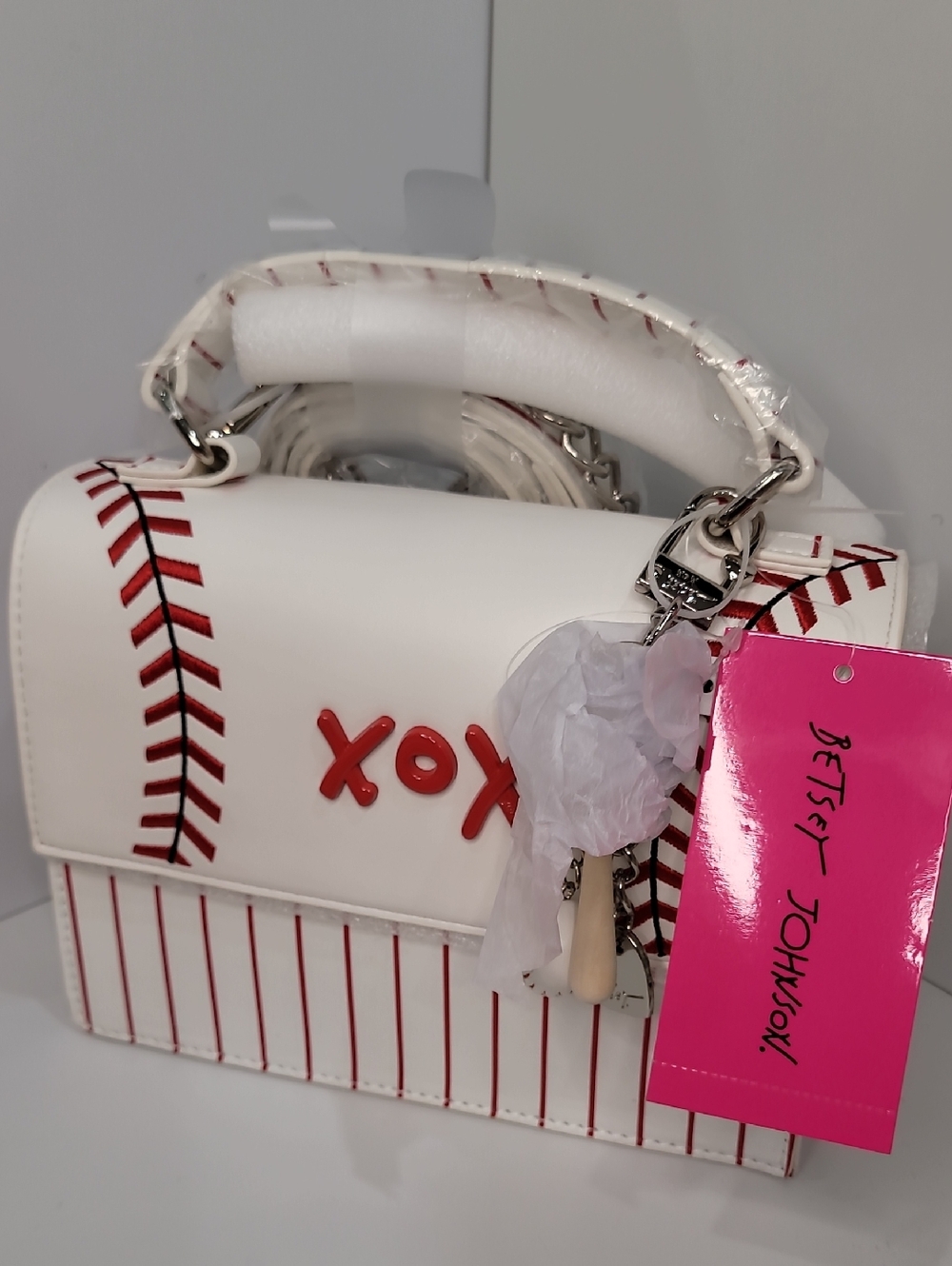 👉✨️ Betsey Johnson White Baseball Top Handle Satchel With Charm - Picture 2 of 5